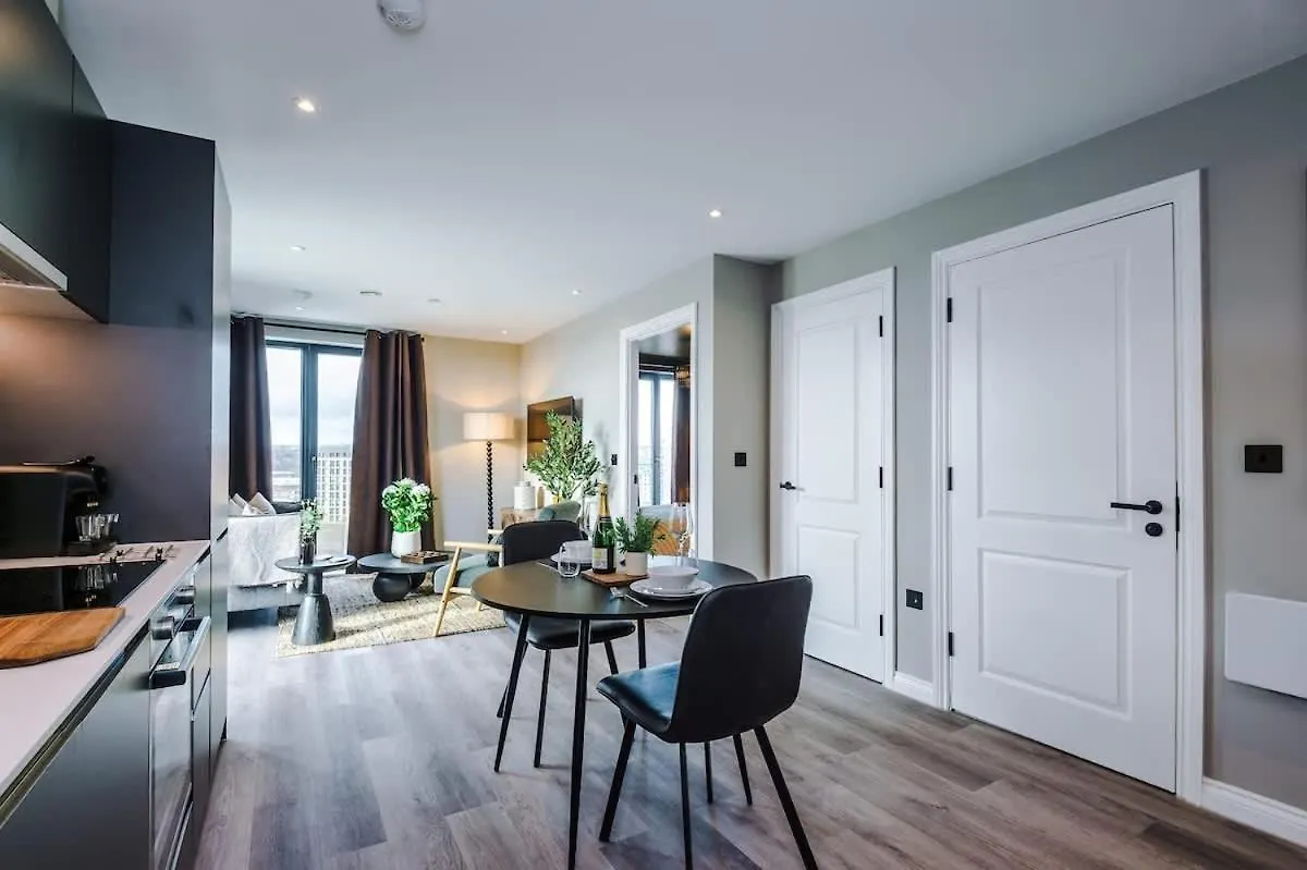 Leeds City Centre - Roof Terrace & Free Parking 리즈